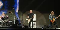Lars Ulrich, James Hetfield e Kirk Hammett, além de Robert Trujillo, mostrando o vigor e a contundência do som do Metallica