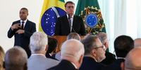 Bolsnaro durante reunião com embaixadores