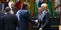 Jair Bolsonaro deve ir à posse do ministro Alexandre de Moraes como presidente do TSE