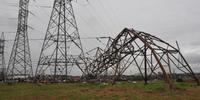 Torre de transmissão caiu em Cachoeirinha com o temporal da segunda