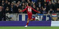 Em bela cobrança de falta, Arnold marcou o primeiro gol do Liverpool em Anfield