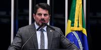 Postagens do senador em redes sociais também defenderam participantes