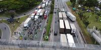 Os manifestantes protestam contra a eleição de Luiz Inácio Lula da Silva 