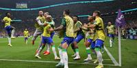 Richarlison brilha com dois gols e Brasil supera Sérvia na estreia da Copa do Mundo