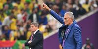 Tite atribuí melhora do Brasil ao reposicionamento de Paquetá no meio