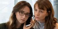 Carey Mulligan e Zoe Kazan interpretam as repórteres Megan Twohey e Jodi Kantor, que  publicaram a matéria que derrubou Weinstein