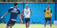 Grêmio faz treino de dois toques no CT Luiz Carvalho 