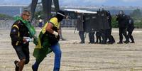 Grupo confrontou autoridades na Esplanada