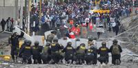 Manifestações em Lima pela renúncia da presidente do Peru têm confrontos