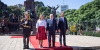 Lula participa de entrega de flores em monumento de San Martin