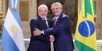 Lula participa de uma reunião com o presidente argentino Alberto Fernández