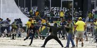 Juíza quer presos por protestos de 8 de janeiro de volta aos seus estados