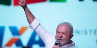 De acordo com Lula, hoje foi o início da reconstrução do País com a retomada de obras paralisadas