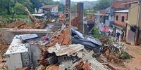 Chuva destruiu casas e carros no Litoral Norte de São Paulo