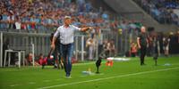 Renato Portaluppi à beira do campo da Arena